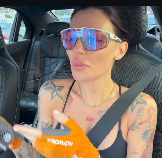 Блогерка Алхім протягом року їздила за кермом без водійських прав